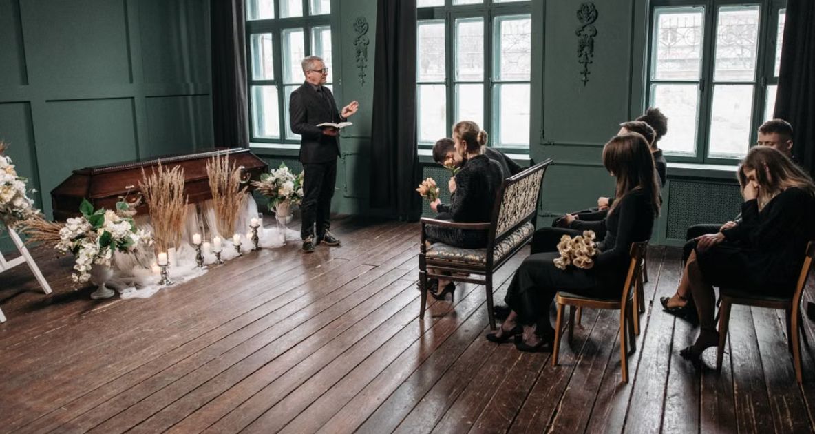 Funeral invitation wording and what to say in a respectful message